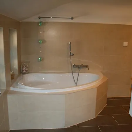 Apartment Fam. Jaeger 400m Zum